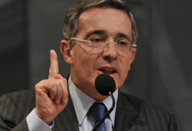 ELN pide incluir al expresidente Álvaro Uribe en diálogos de paz