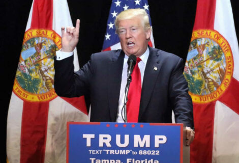 Trump pide a latinos y negros que le den el vital triunfo en Florida