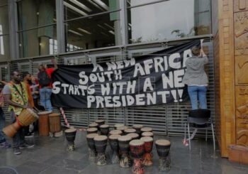 Miles de personas exigen en las calles de Sudáfrica la marcha de Zuma