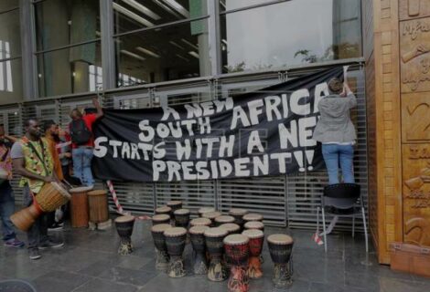 Miles de personas exigen en las calles de Sudáfrica la marcha de Zuma