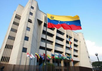 Supremo venezolano niega al parlamento expediente de nacionalidad de Maduro
