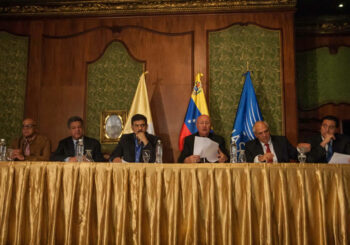 Gobierno y oposición venezolana acuerdan una declaración para convivir en paz