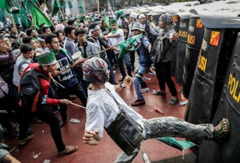 Miles de indonesios reclaman procesar al gobernador de Yakarta por blasfemo