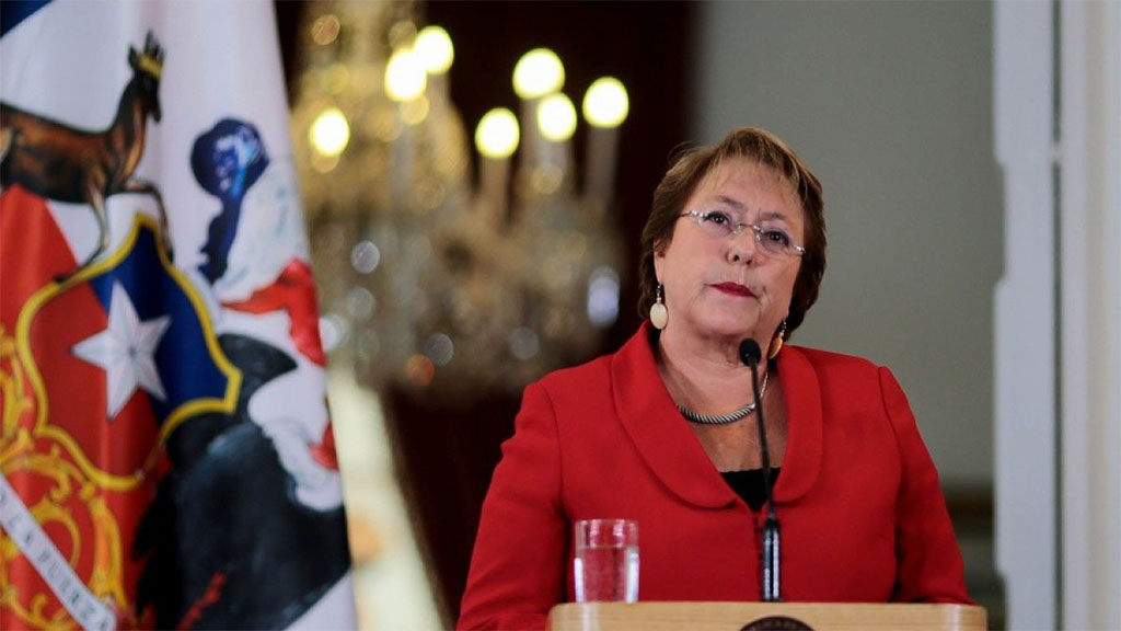 Bachelet promulga ley de reforma de pensiones solidarias en Chile