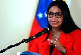 Delcy Rodríguez demandará Capriles por vincularle a caso narcosobrinos