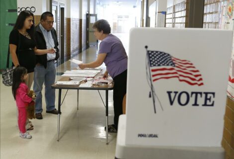 Votantes piden el recuento del voto en Florida en presidenciales de EE.UU.