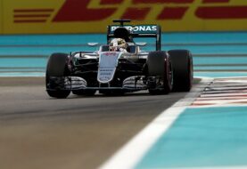 Hamilton gana la pole y Rosberg asegura el segundo lugar que le haría campeón