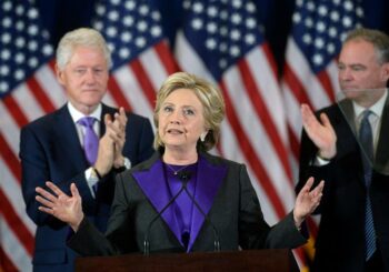 Clinton dice que demócratas no se pueden permitir el desánimo ni la división