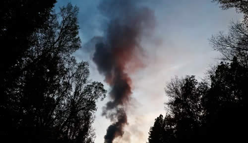 Un muerto y 5 heridos por explosión de un ducto de gasolina en Alabama
