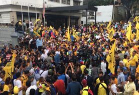 Marchan en Caracas para exigir al Gobierno un canal humanitario de medicinas