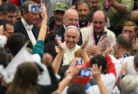 El papa pide perdón en nombre de los católicos que no ayudan a los pobres