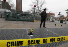 Mueren sospechoso de robo y un policía en un tiroteo en El Bronx