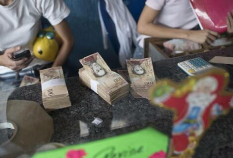 Maduro extiende hasta el 20 de enero vigencia del billete de 100 bolívares