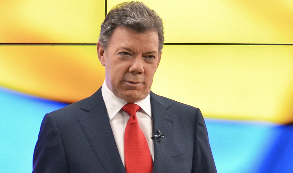 Santos sanciona ley de reforma tributaria colombiana que sube el IVA al 19 %