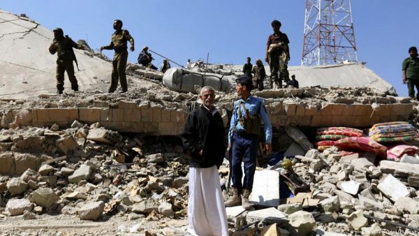 Mueren 36 soldados y policías yemeníes en un atentado terrorista en Adén