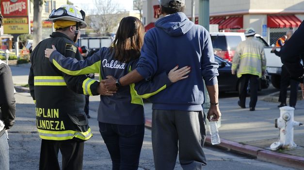 Ascienden a 24 los muertos por un incendio en un concierto en Oakland