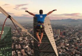 Alemán camina sobre cinta entre dos torres de Ciudad de México y rompe marcas