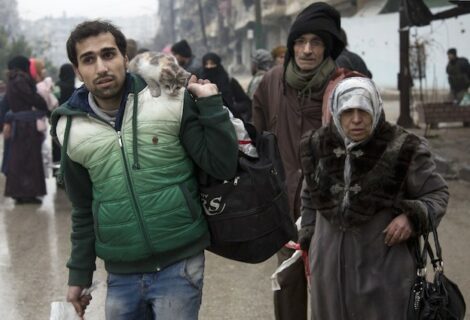 Opositores sirios acusan a Irán de impedir la evacuación en Alepo