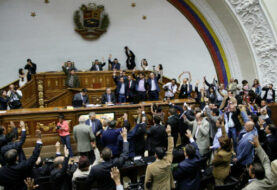 Asamblea Nacional aprueba acuerdo para responsabilizar a Maduro de crisis