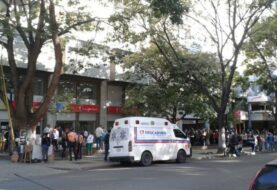 Venezolanos acuden masivamente a bancos a entregar billetes de 100 bolívares