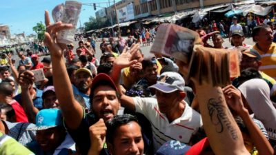 Al menos 3 muertos en disturbios por falta de dinero en efectivo en Venezuela