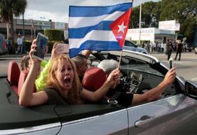 Exilio de Miami despide a Fidel Castro al grito de "libertad ahora"