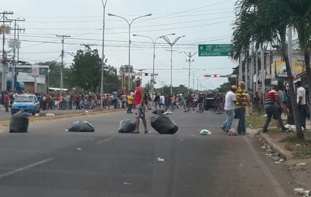 Otorgarán créditos a comercios afectados por disturbios en estado venezolano