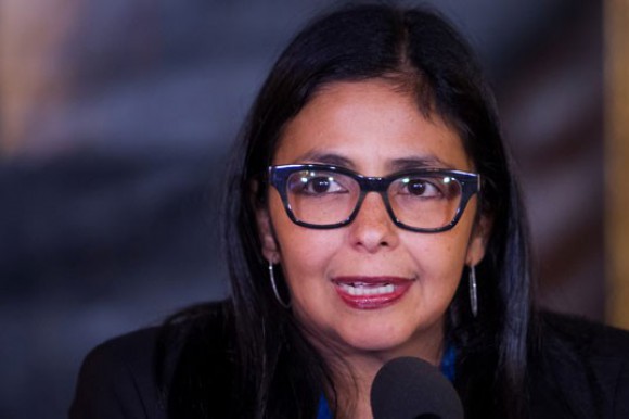 Delcy Rodríguez denuncia confabulación al prohibirse su entrada a cita del Mercosur