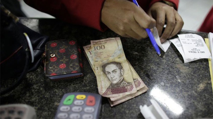 Comerciantes venezolanos piden vigencia de billete de 100 hasta nuevo cono
