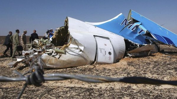 Hallados rastros explosivo en cadáveres de avión Egyptair estrellado en mayo
