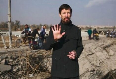 Estado Islámico vuelve a mostrar al periodista británico Cantlie