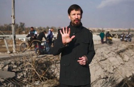 Estado Islámico vuelve a mostrar al periodista británico Cantlie