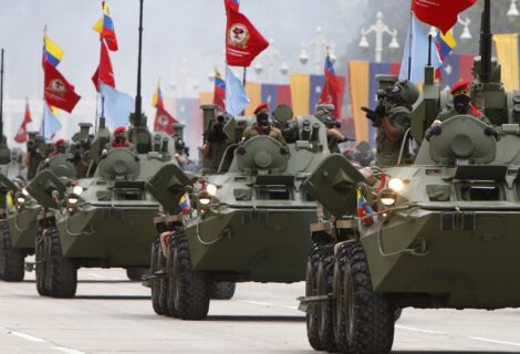 Maduro dice que dotará de "moderna tecnología" china y rusa a Fuerza Armada