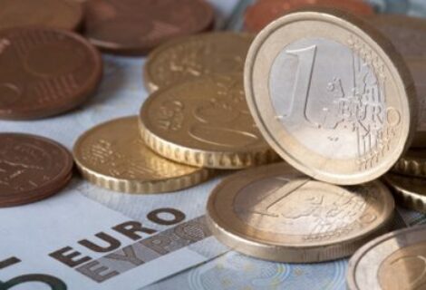 El euro cae hasta los 1,0397 dólares