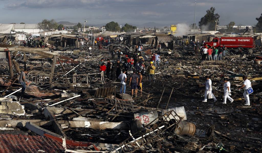 Explosión en mercado mexicano lleva balance de 31 muertos y 12 desaparecidos