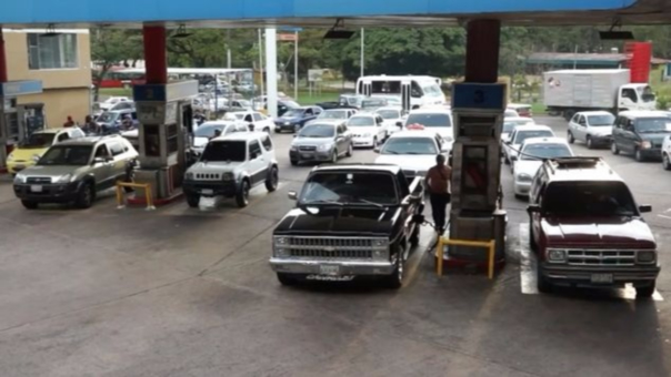 Venezuela venderá gasolina en moneda internacional en frontera desde el lunes