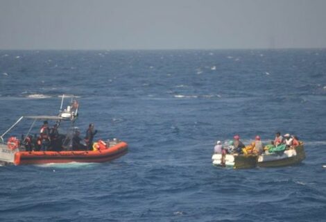 La Guardia Costera de EE.UU. repatría a 14 cubanos interceptados en el mar