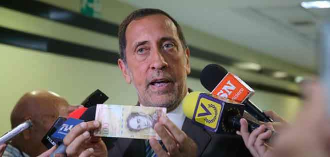 Diputado venezolano dice adaptación cajeros a nuevos billetes tardaría un mes