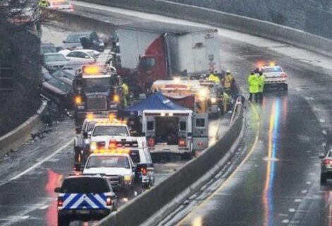 Dos muertos en accidente múltiple por el hielo en autopista de Baltimore