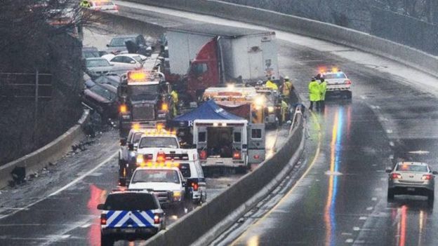 Dos muertos en accidente múltiple por el hielo en autopista de Baltimore
