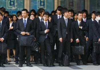 Japón refuerza las medidas para prevenir muertes por exceso de trabajo