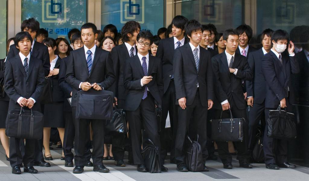 Japón refuerza las medidas para prevenir muertes por exceso de trabajo