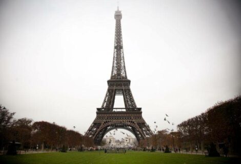 La torre Eiffel cierra al público por segundo día consecutivo por huelga