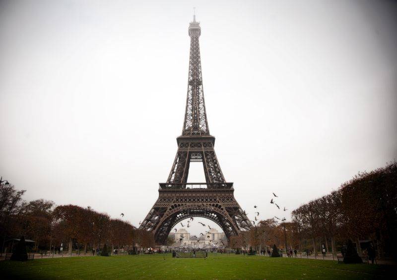 La torre Eiffel cierra al público por segundo día consecutivo por huelga