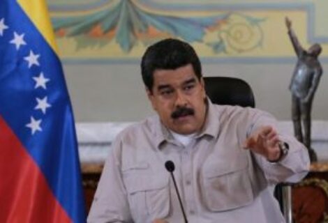 Maduro dice que el domingo llegará una "buena cantidad" de nuevos billetes