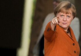 Merkel llama a vivir sin miedo tras el atentado terrorista con doce muertos