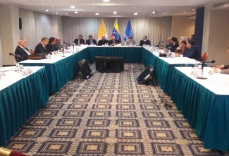 Cancilleres de 9 países piden seguir diálogo en Venezuela y cumplir acuerdos
