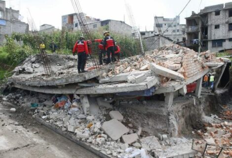 Un fallecido por infarto y daños materiales tras terremotos en Ecuador