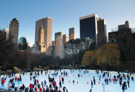 Patinadores sobre hielo inauguran la llegada de la Navidad a Nueva York