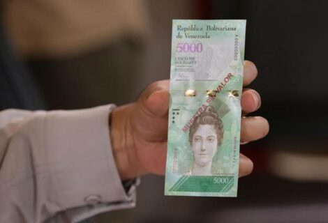 Gobierno venezolano dice ya llegaron más de 24 millones de nuevos billetes